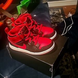 Jordan 1 Mid